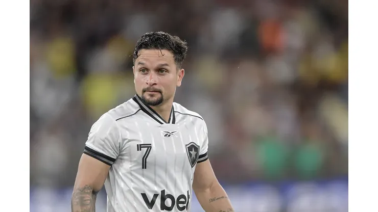 RJ - RIO DE JANEIRO - 12/02/2026 - BRASILEIRO A 2026, FLUMINENSE X BOTAFOGO - Artur jogador do Botafogo durante partida contra o Fluminense no estadio Maracana pelo campeonato Brasileiro A 2026. Foto: Thiago Ribeiro/AGIF