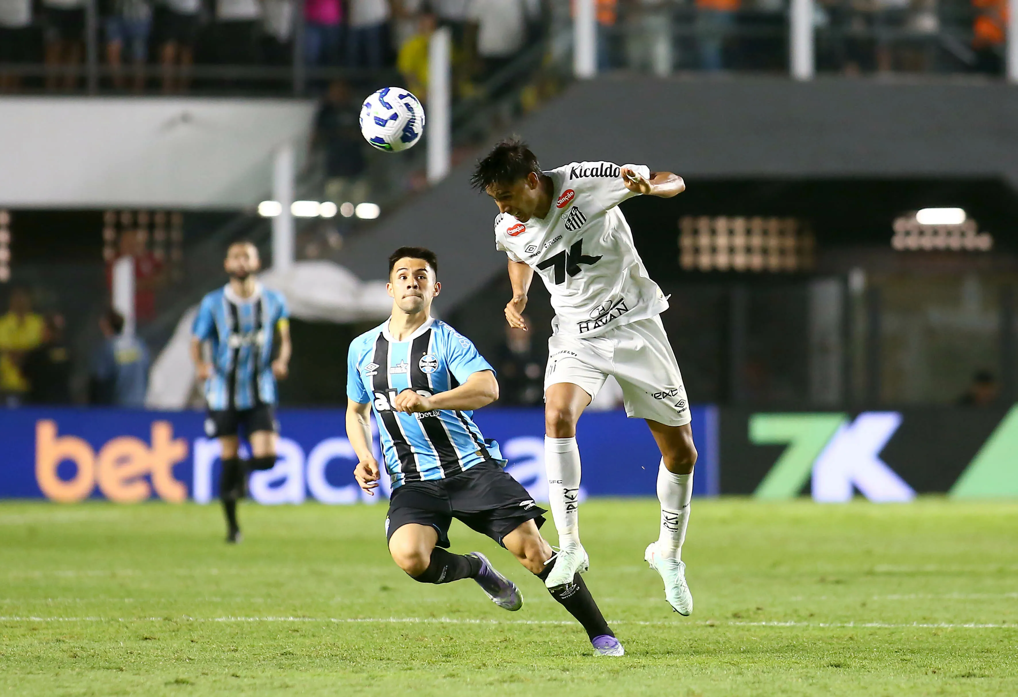 Alexis Duarte atuando em Santos x Grêmio –  Foto: Mauricio De Souza/AGIF