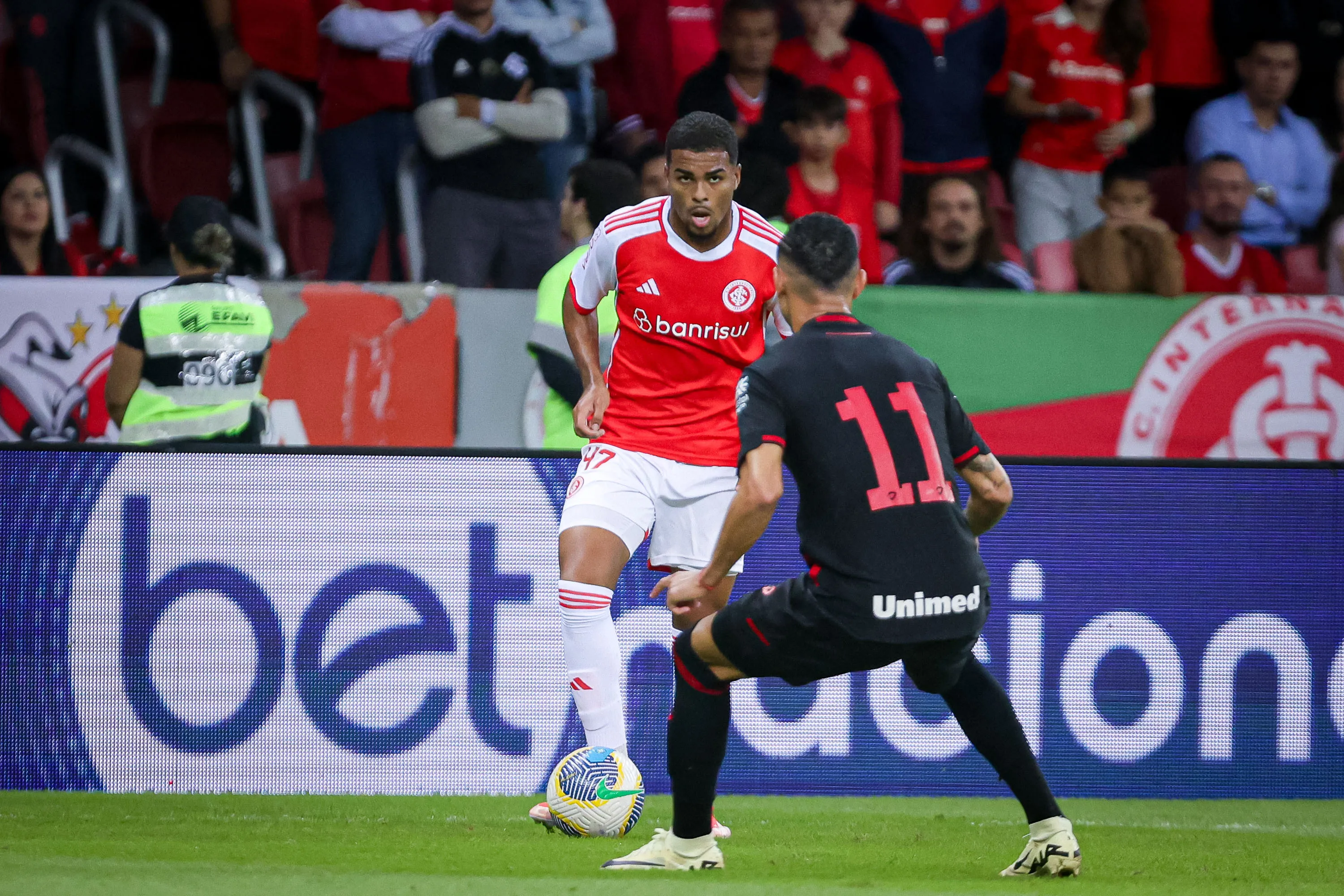 Gustavo Prado jogador do Internacional durante partida contra o Atletico-GO no estadio Beira-Rio pelo campeonato Brasileiro A 2024. Foto: Maxi Franzoi/AGIF