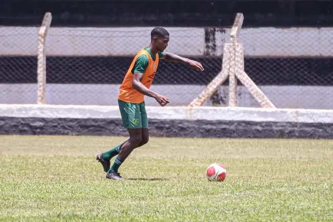 Loiola, zagueiro do Fluminense, em treino pelo Sub-20 (FOTO: LEONARDO BRASIL/ FLUMINENSE FC)