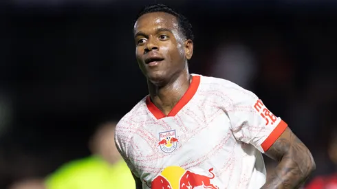 Helinho durante confronto entre Bragantino e Vitória no Brasileirão de 2024.