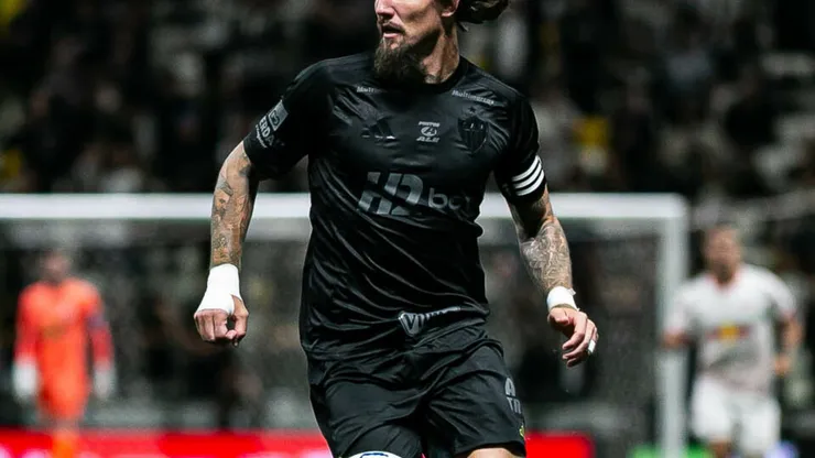 Uniforme All Black do Atlético-MG em jogo do Brasileirão 2025