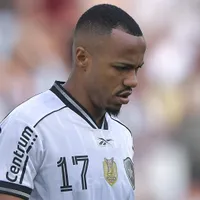 Botafogo tira foto de Marlon Freitas do Nilton Santos