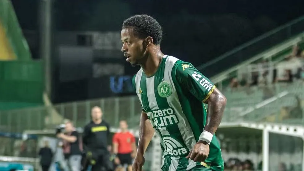 Ênio, jogador da Chapecoense. Foto: Rafael Bressan/ACF