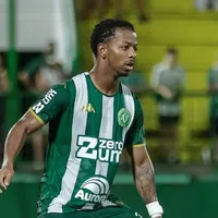 Ênio comemora oportunidade como titular da Chapecoense