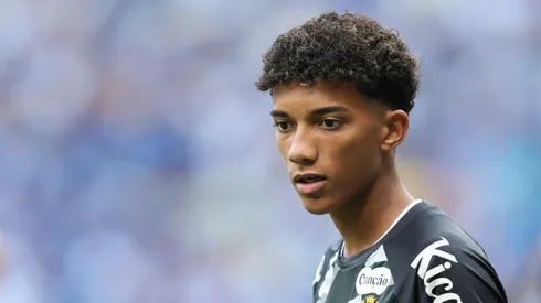 Robinho Jr. jogador do Santos durante aquecimento antes da partida contra o Cruzeiro no estadio Mineirão pelo campeonato Brasileiro A 2026. Foto: Gilson Lobo/AGIF