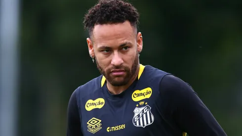 Neymar durante treinamento do Santos.