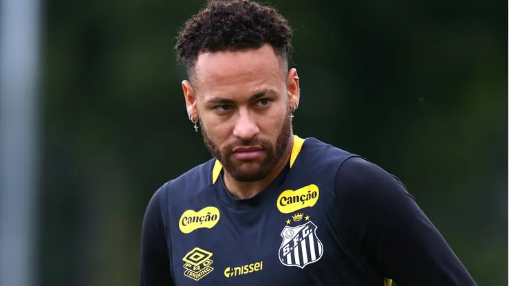 Neymar durante treinamento do Santos.
