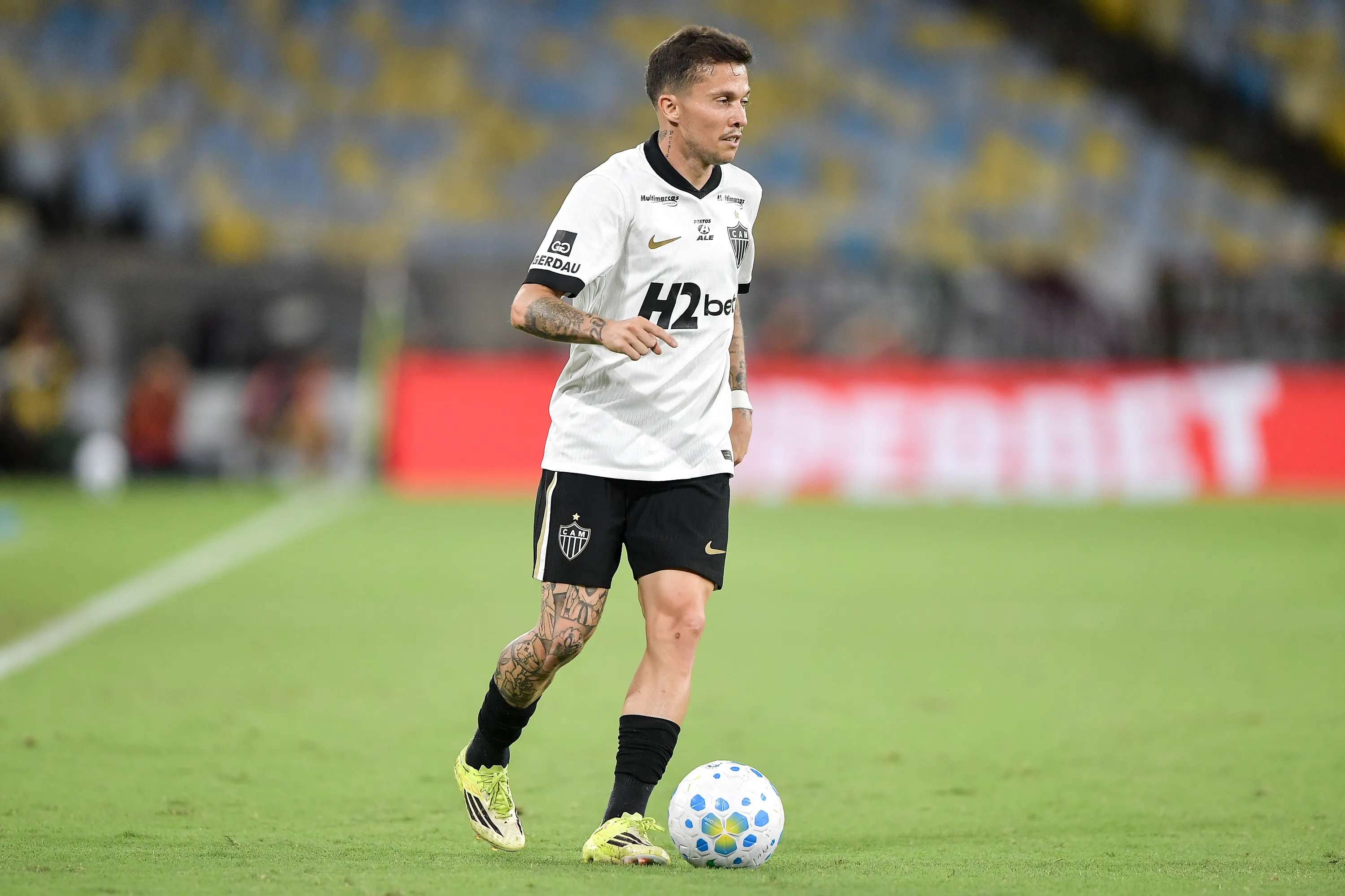 Bernard jogador do Atletico-MG durante partida contra o Fluminense no estadio Maracana pelo campeonato Brasileiro A 2026. Foto: Thiago Ribeiro/AGIF
