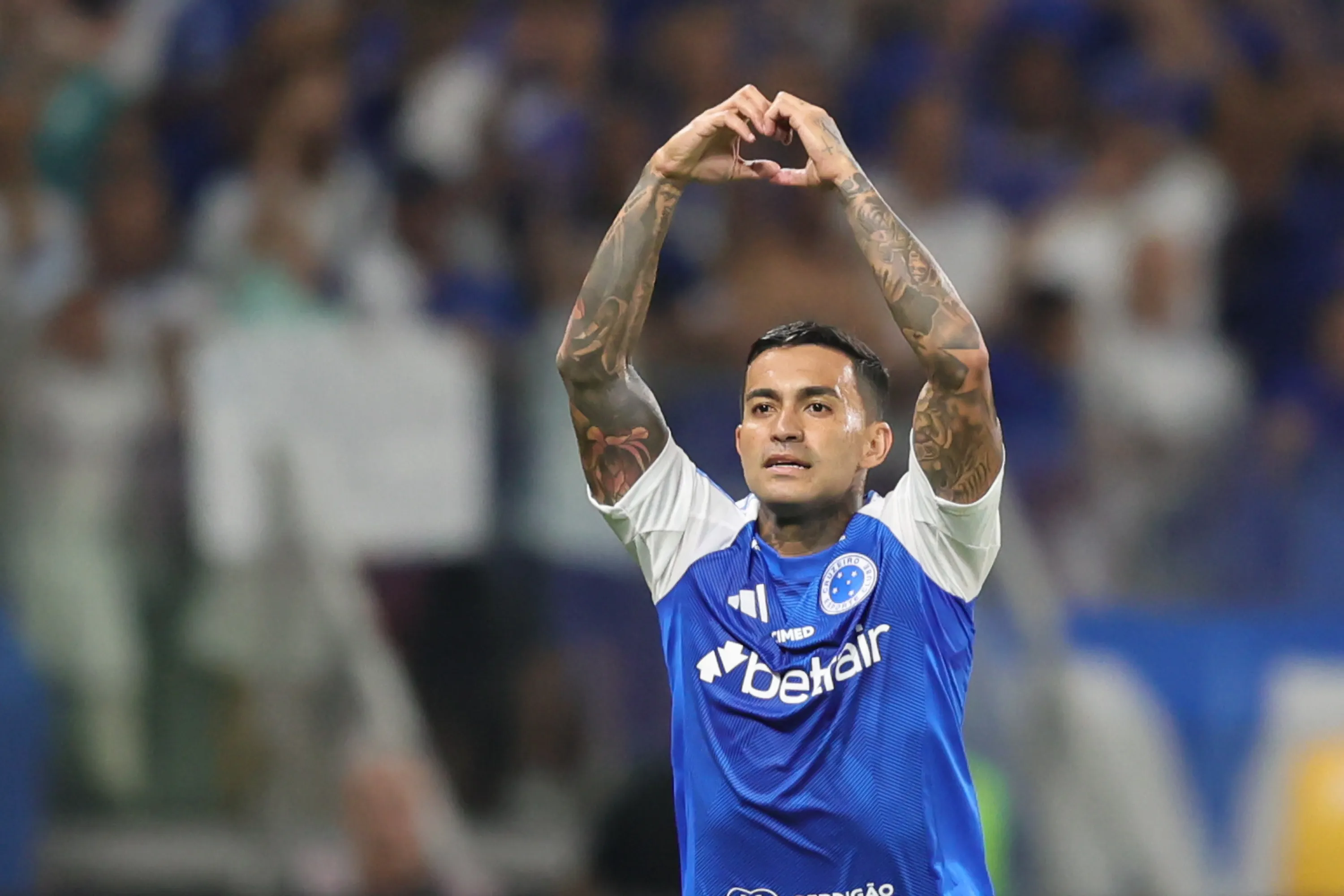 MG – BELO HORIZONTE – 29/03/2025 – BRASILEIRO A 2025, CRUZEIRO X MIRASSOL – Dudu jogador do Cruzeiro comemora seu gol durante partida contra o Mirassol no estadio Mineirao pelo campeonato Brasileiro A 2025. Foto: Gilson Lobo/AGIF