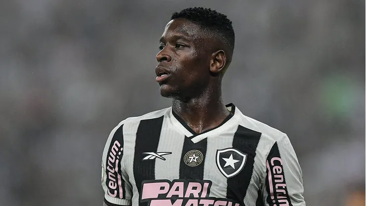 Luiz Henrique jogador do Botafogo durante partida contra o Criciuma no estadio Maracana pelo campeonato Brasileiro A 2024. Foto: Thiago Ribeiro/AGIF