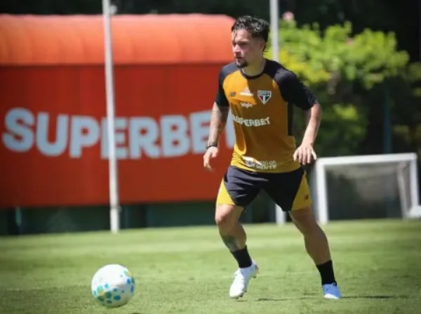 Artur treinando no São Paulo. Foto: Erico Leonan / São Paulo FC