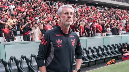 Odair Hellmann tecnico do Athletico-PR durante partida contra o Coritiba no estadio Arena da Baixada pelo campeonato Brasileiro A 2026. Foto: Robson Mafra/AGIF
