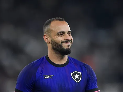 Torcida do Botafogo detona Arthur Cabral após goleada sofrida