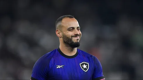 Arthur Cabral volta a ser criticado pela torcida do Botafogo