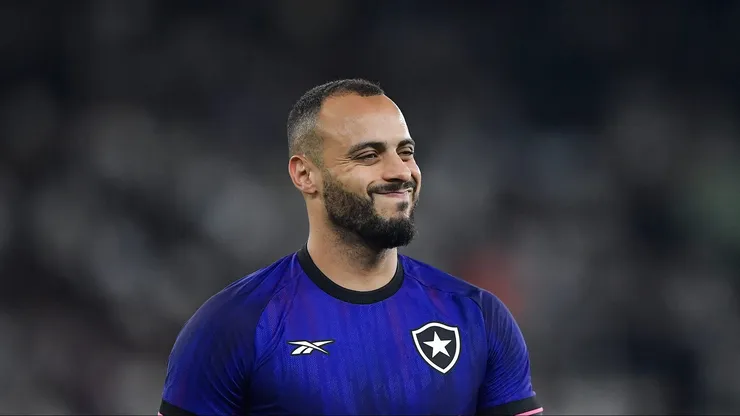 Arthur Cabral volta a ser criticado pela torcida do Botafogo