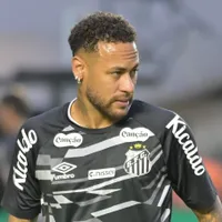 Neymar treina no Santos em dia de folga do elenco