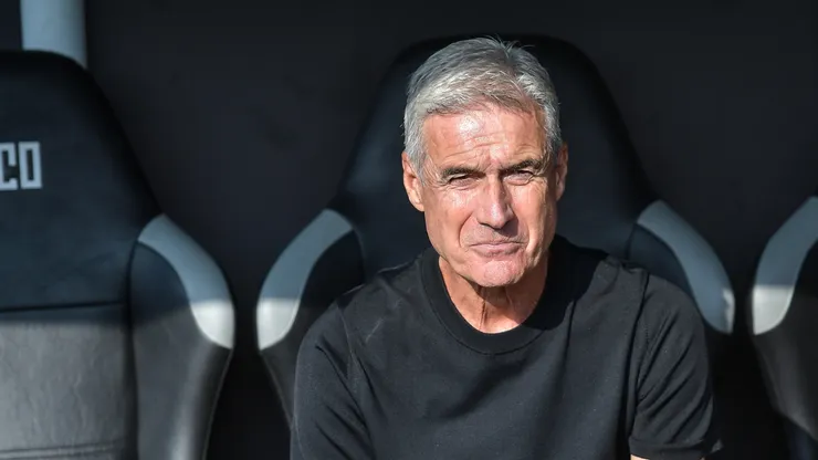 Luís Castro técnico do Grêmio durante partida contra o Vasco no estádio São Januário pelo campeonato Brasileiro A 2026. Foto: Thiago Ribeiro/AGIF
