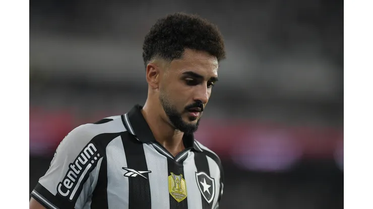 RJ - RIO DE JANEIRO - 18/11/2025 - BRASILEIRO A 2025, BOTAFOGO X SPORT - Chris Ramos jogador do Botafogo durante partida contra o Sport no estadio Engenhao pelo campeonato Brasileiro A 2025. Foto: Thiago Ribeiro/AGIF