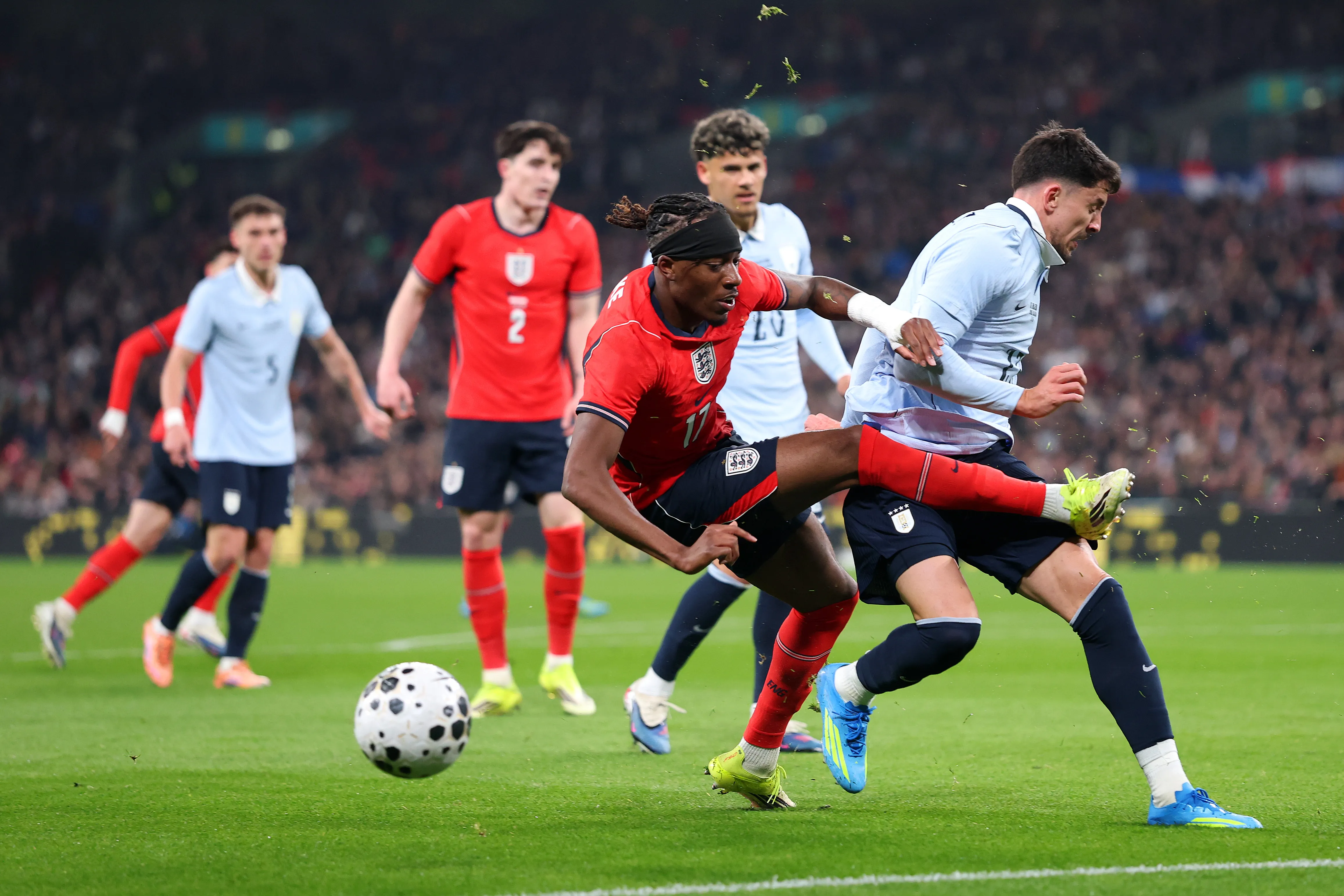 LONDON, ENGLAND – MARCH 27: Joaquin Piquerez of Uruguay is challenged by Noni Madueke of England during the international friendly match between England and Uruguay at Wembley Stadium on March 27, 2026 in London, England. (Photo by Julian Finney/Getty Images)