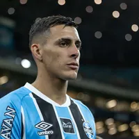 Luís Castro define Pavón na lateral e dará espaço para jovens no Grêmio