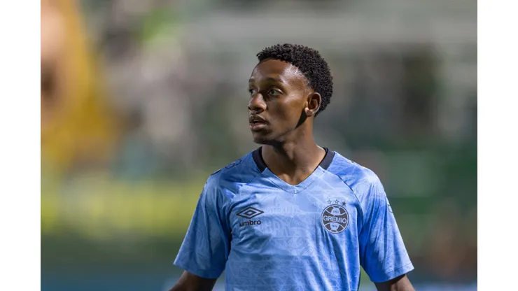 SC - CHAPECO - 16/03/2026 - BRASILEIRO A 2025, CHAPECOENSE X GREMIO - Gabriel Mec jogador do Gremio durante partida contra o Chapecoense no estadio Arena Conda pelo campeonato [COMPETICAO]. Foto: Liamara Polli/AGIF