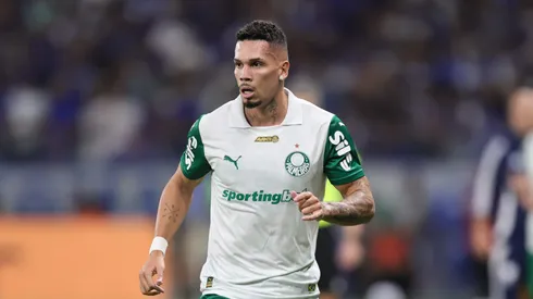 Paulinho jogador do Palmeiras durante partida contra o Cruzeiro no estadio Mineirao pelo campeonato Brasileiro A 2025. Foto: Gilson Lobo/AGIF
