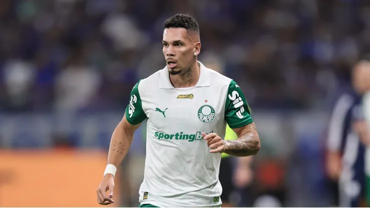 Paulinho jogador do Palmeiras durante partida contra o Cruzeiro no estadio Mineirao pelo campeonato Brasileiro A 2025. Foto: Gilson Lobo/AGIF