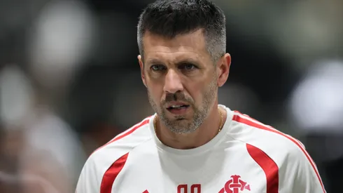 MG - BELO HORIZONTE - 11/03/2026 - BRASILEIRO A 2026, ATLETICO X INTERNACIONAL - Paulo Pezzolano tecnico do Internacional durante partida contra o Atletico no estadio Arena MRV pelo campeonato Brasileiro A 2026. Foto: Gilson Lobo/AGIF