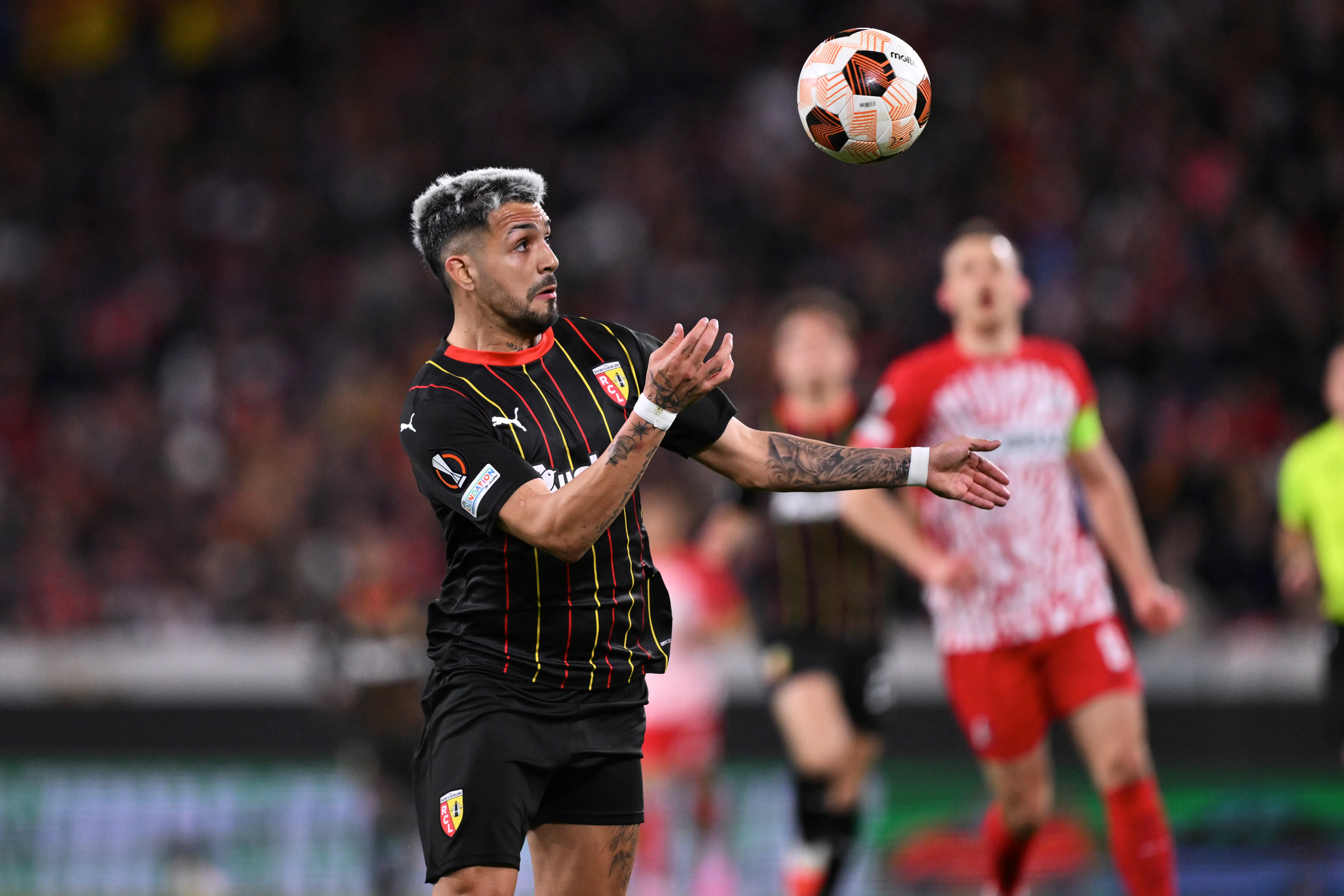 FREIBURG IM BREISGAU, GERMANY – FEBRUARY 22: Facundo Medina of RC Lens controls the ball during the UEFA Europa League 2023/24 knockout round play-offs second leg match between Sport-Club Freiburg and RC Lens at Europa-Park Stadion on February 22, 2024 in Freiburg im Breisgau, Germany. (Photo by Oliver Hardt/Getty Images)