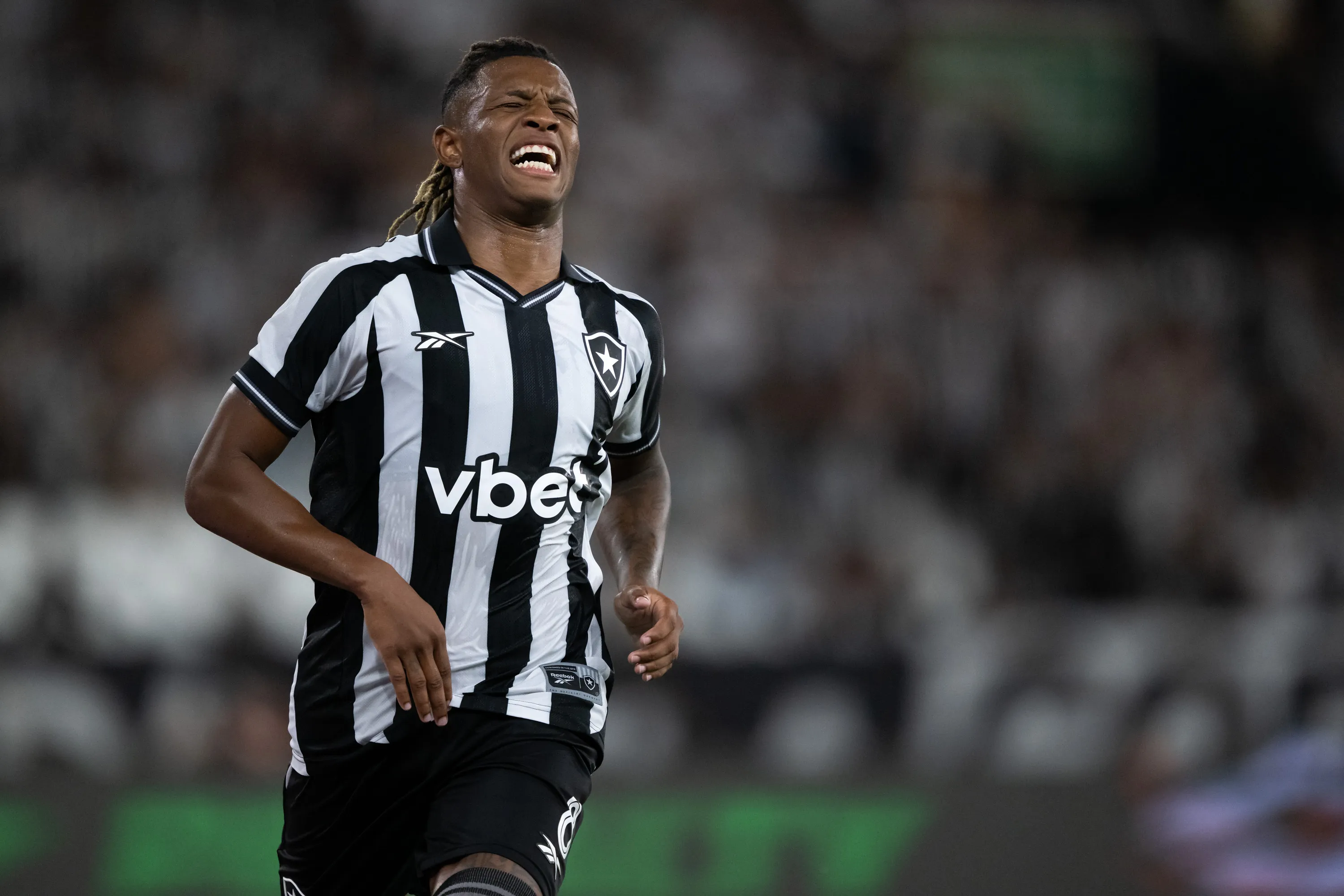 Danilo prega foco no Botafogo – Foto: Jorge Rodrigues/AGIF.