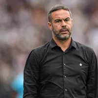 Botafogo pode sofrer um novo transfer ban por dívida sobre Artur Jorge