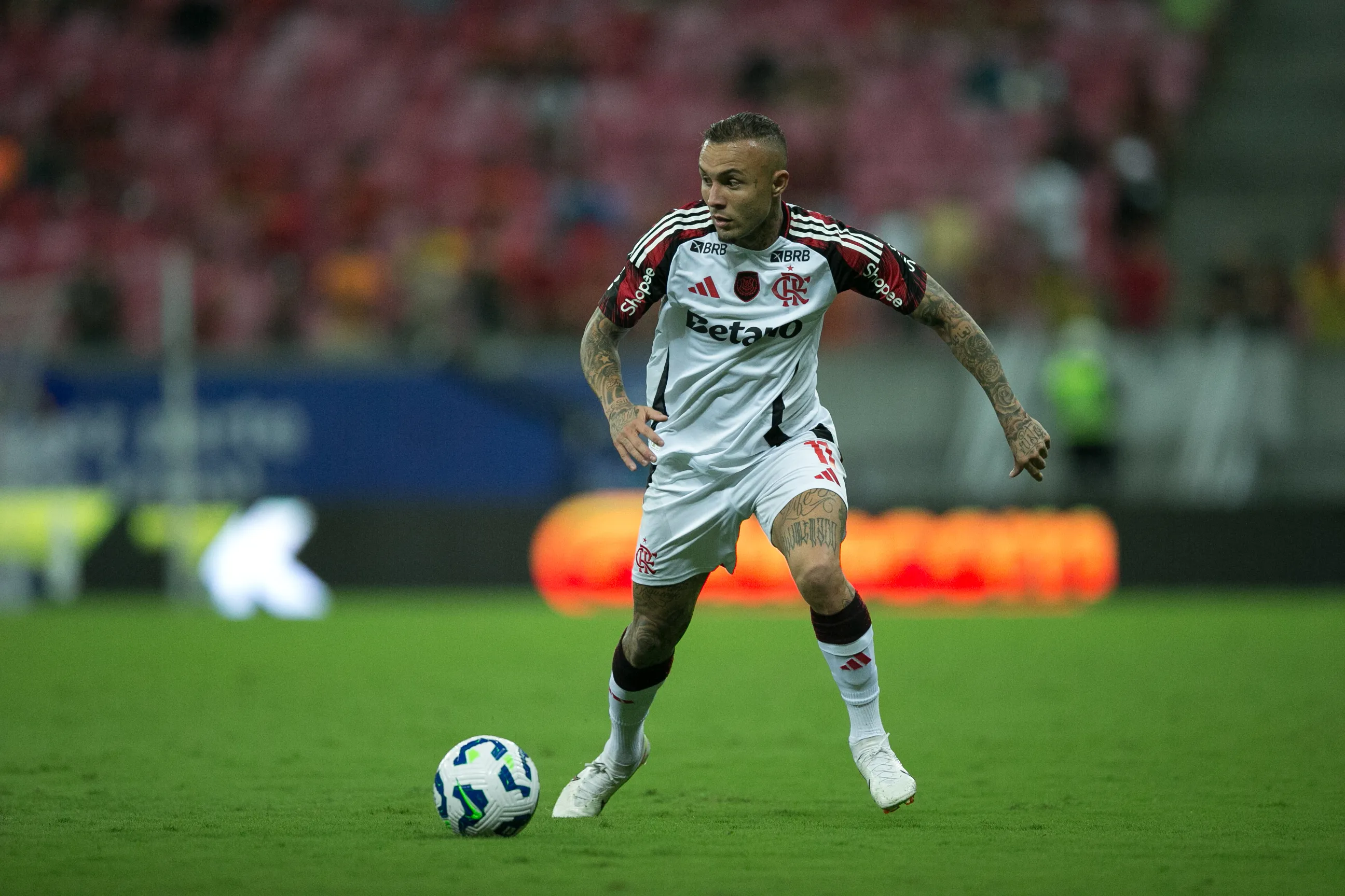 PE – SAO LOURENCO DA MATA – 15/11/2025 – BRASILEIRO A 2025, SPORT X FLAMENGO – Everton Cebolinha jogador do Flamengo durante a partida contra o Sport na Arena de Pernambuco, pelo Campeonato Brasileiro A 2025. Foto: Marlon Costa/AGIF