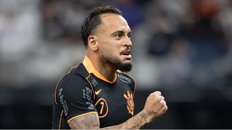 Corinthians ainda possui dívida envolvendo Maycon.
