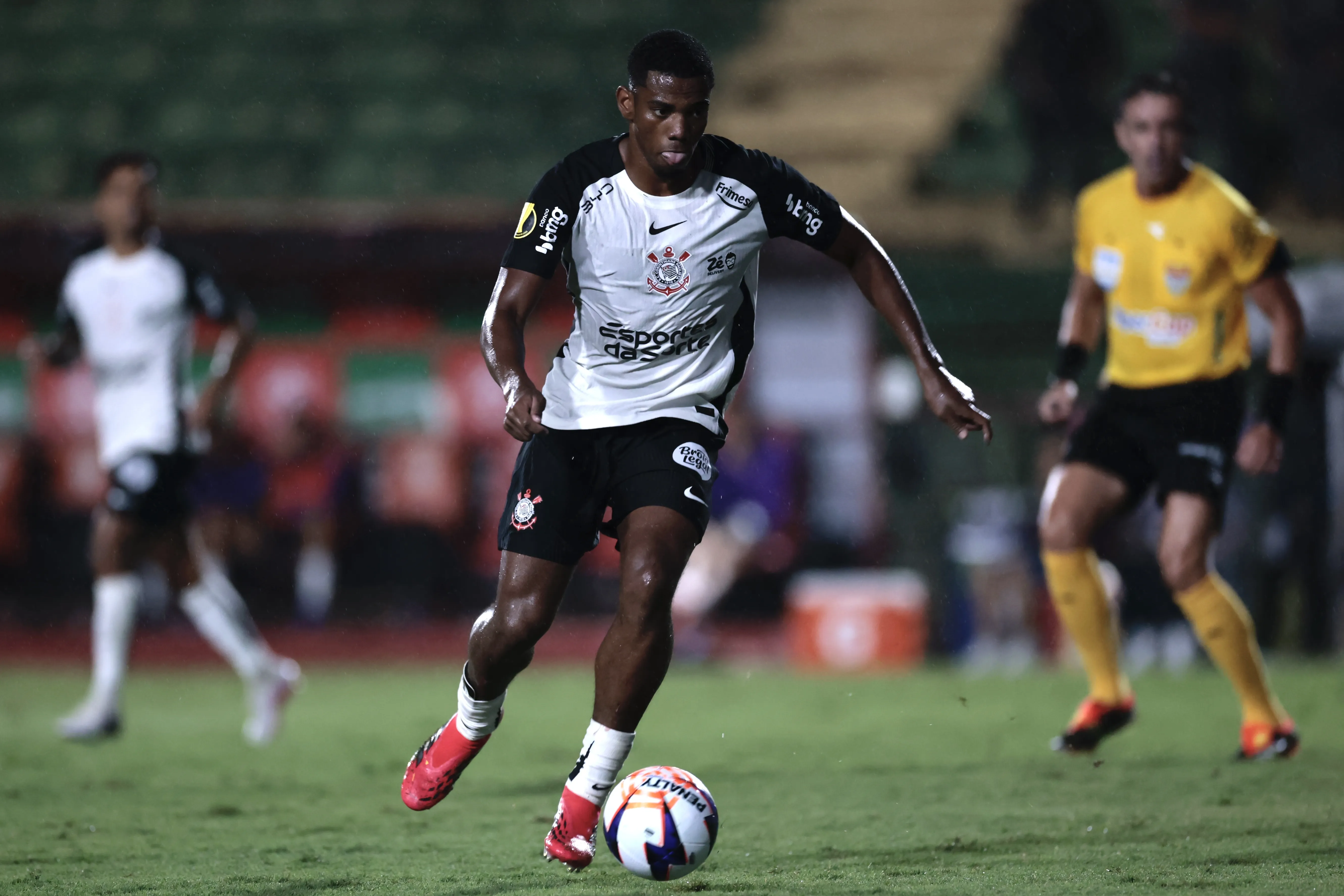 André deve continuar no Corinthians – Foto: Marcello Zambrana/AGIF.