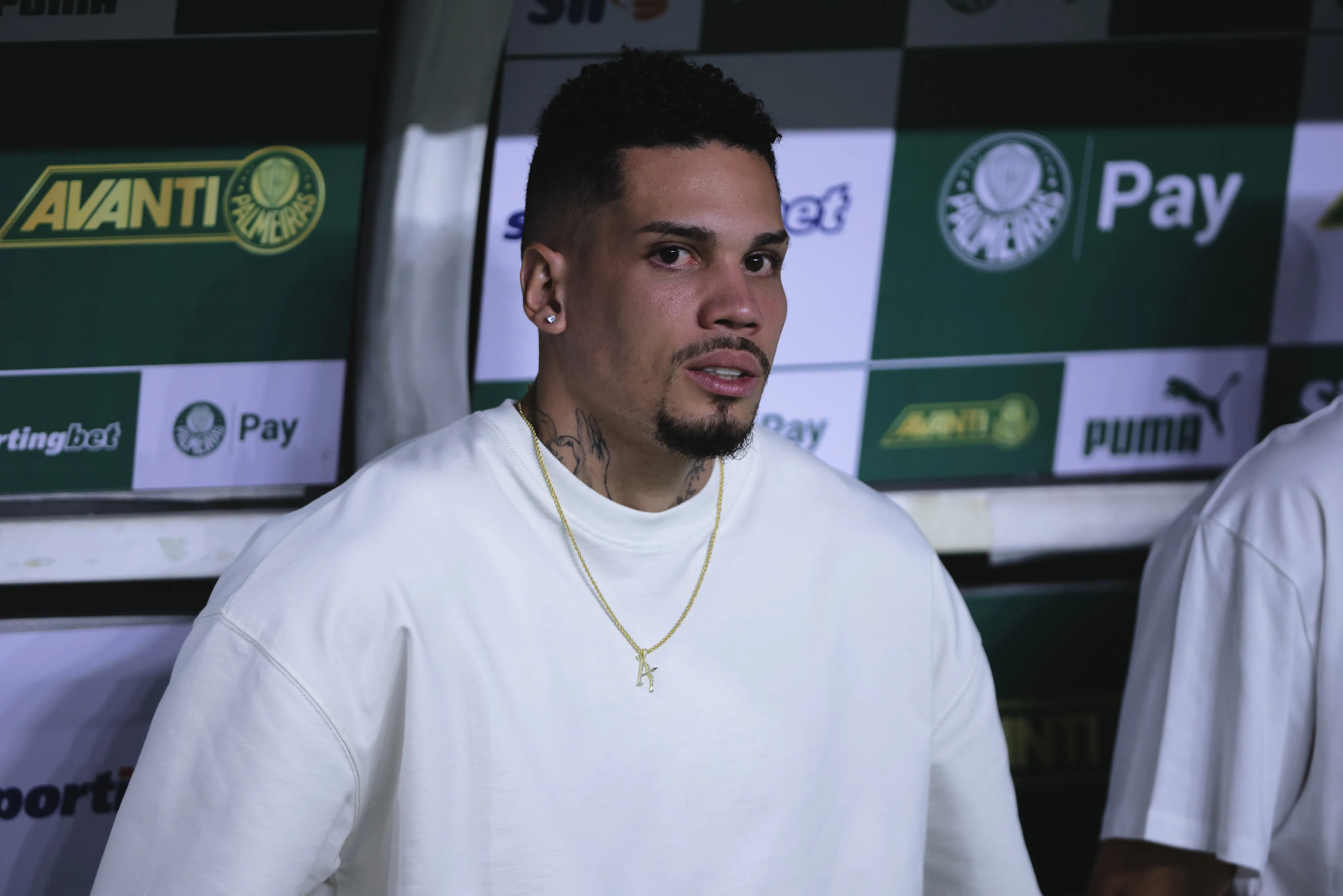 Paulinho jogador do Palmeiras e visto no banco de reservas antes de partida contra o Sao Paulo no estadio Arena Allianz Parque pelo campeonato Paulista 2025. Foto: Ettore Chiereguini/AGIF