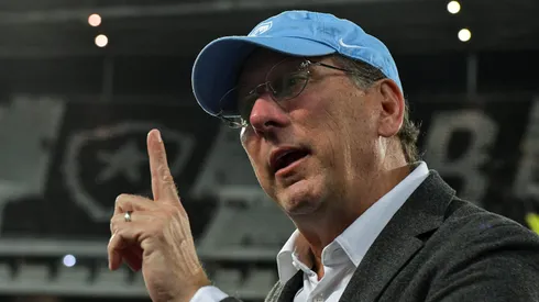 Textor se manifesta sobre crise no Botafogo e culpa clube social