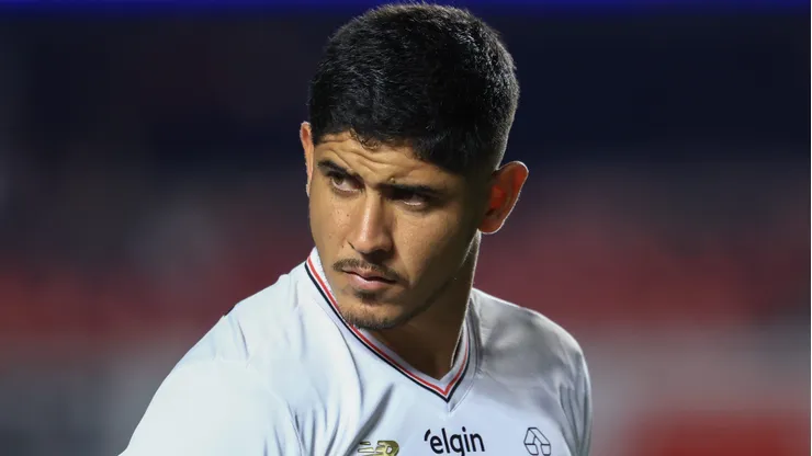 Alan Franco durante confronto entre São Paulo e Bahia no Brasileirão de 2025.
