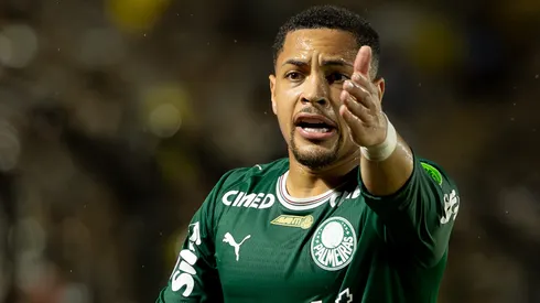 Vitor Roque jogador do Palmeiras lamenta durante partida contra o Novorizontino no estadio Jorge Ismael de Biasi pelo campeonato Paulista 2026.
