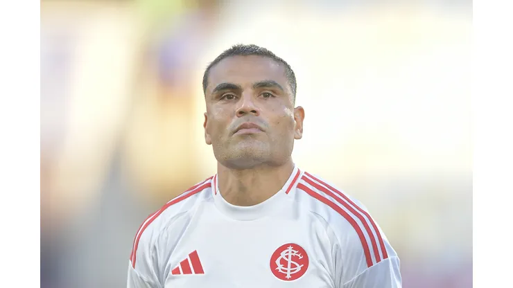 RJ - RIO DE JANEIRO - 25/10/2025 - BRASILEIRO A 2025, FLUMINENSE X INTERNACIONAL - Mercado jogador do Internacional durante partida contra o Fluminense no estadio Maracana pelo campeonato Brasileiro A 2025. Foto: Thiago Ribeiro/AGIF