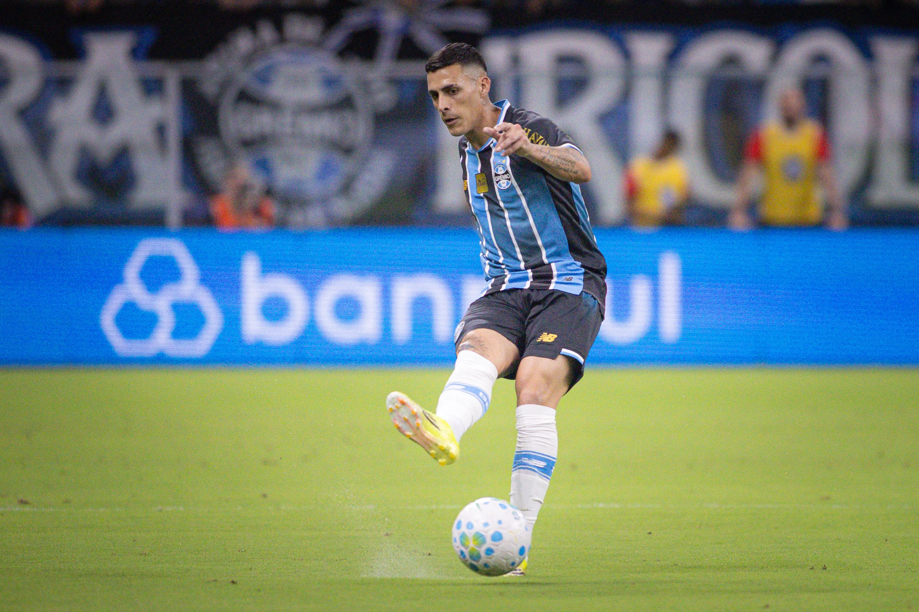 Pavón atuando no Grêmio –  Foto: Maxi Franzoi/AGIF