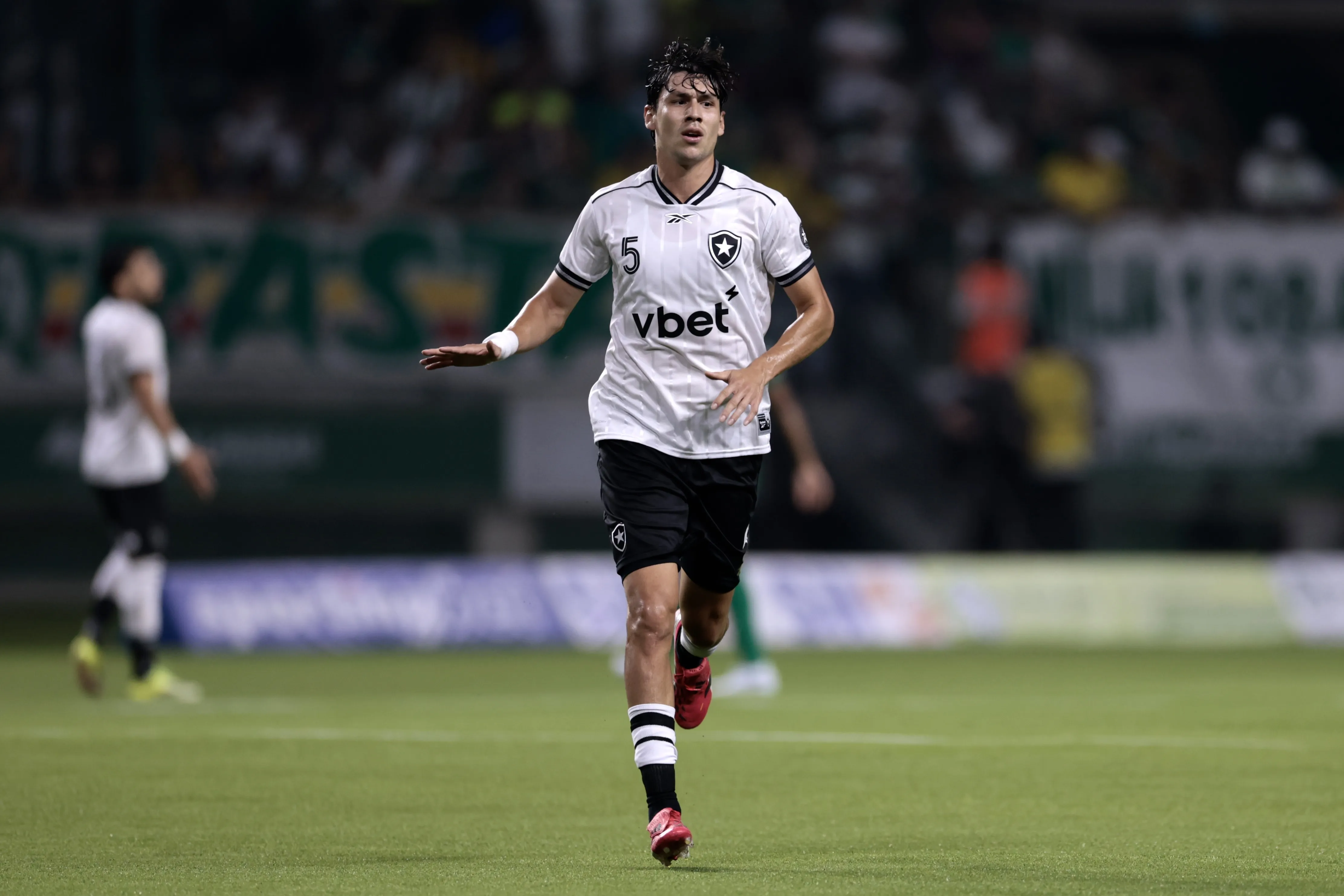 Ferraresi jogador do Botafogo durante partida contra o Palmeiras no estadio Arena Allianz Parque pelo campeonato Brasileiro A 2026. Foto: Marcello Zambrana/AGIF