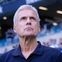 Zé Roberto conversa com Luís Castro no CT do Grêmio