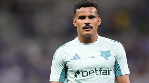 Kaiki Bruno jogador do Cruzeiro durante aquecimento antes da partida contra o Internacional no estadio Mineirao pelo campeonato Brasileiro A 2025. Foto: Gilson Lobo/AGIF