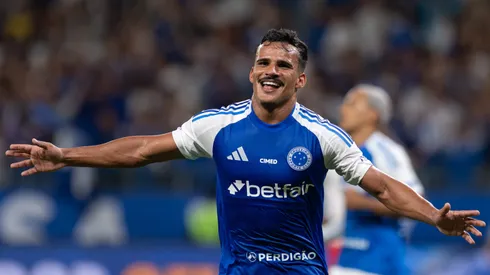 Kaiki Bruno jogador do Cruzeiro comemora seu gol durante partida contra o Bragantino no estadio Mineirao pelo campeonato Brasileiro A 2025.