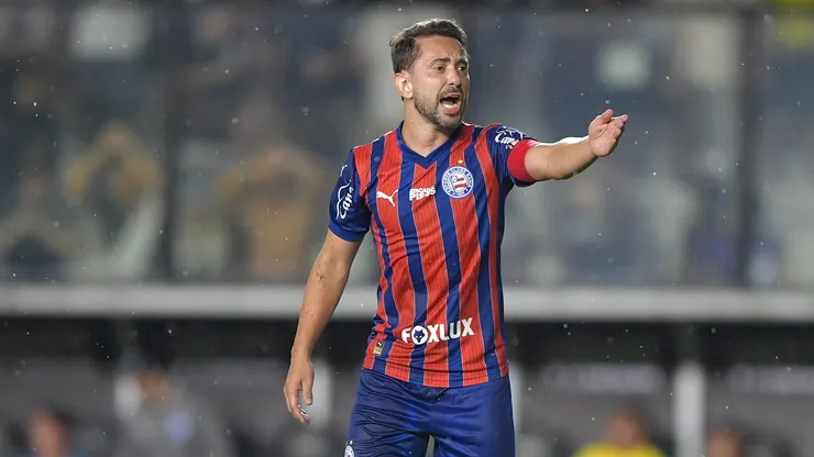 Everton Ribeiro deve jogar em Bahia x Athletico-PR
