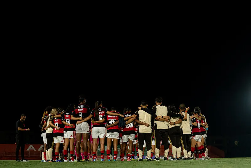 Jogadoras do Flamengo reunidas após o empate com o Cruzeiro no Brasileirão Feminino - Foto: Paula Reis/Flamengo