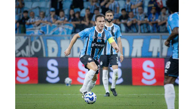 RS - PORTO ALEGRE - 02/12/2025 - BRASILEIRO A 2025, GREMIO X FLUMINENSE - Arthur jogador do Gremio durante partida contra o Fluminense no estadio Arena do Gremio pelo campeonato Brasileiro A 2025. Foto: Maxi Franzoi/AGIF