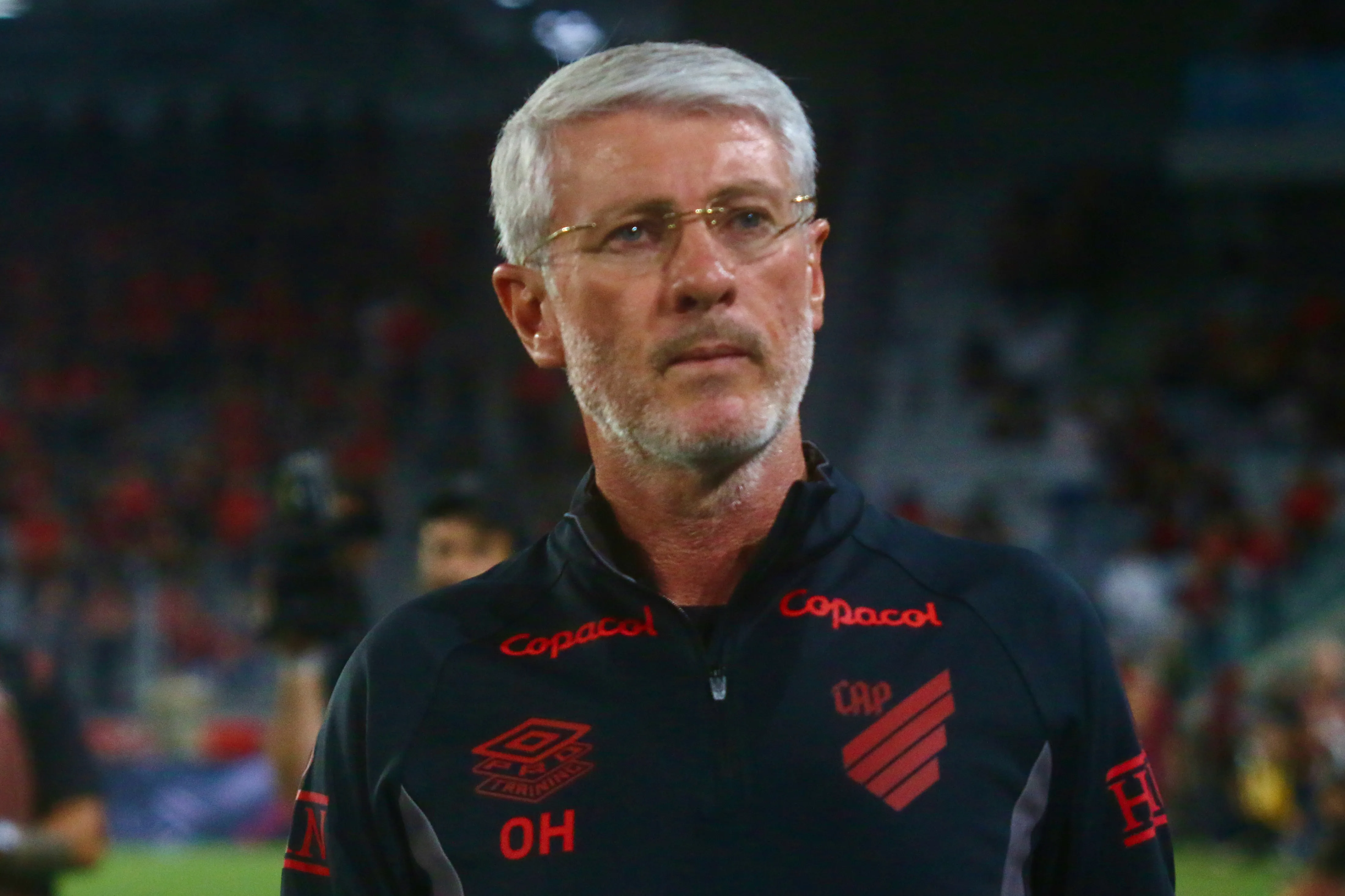 PR – CURITIBA – 18/03/2026 – BRASILEIRO A 2025, ATHLETICO-PR X CRUZEIRO – Odair Hellmann tecnico do Athletico-PR durante partida contra o Cruzeiro no estadio Arena da Baixada pelo campeonato Brasileiro A 2025. Foto: Gabriel Machado/AGIF