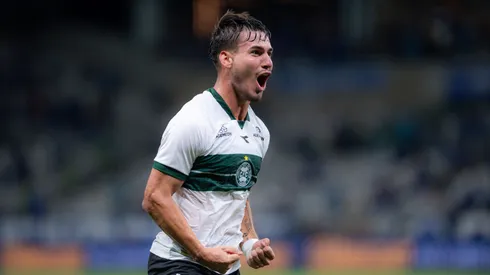 Lavega será titular em Coritiba x Vasco